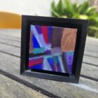 Petit tableau abstrait aux pastels à l'huile Sennelier (5x5cm, support 3D 7x7cm). Des bibelots décoratifs colorés pour une touche d'art chez vous. Collectionnez-les !