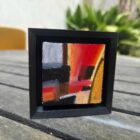Petit tableau abstrait aux pastels à l'huile Sennelier (5x5cm, support 3D 7x7cm). Des bibelots décoratifs colorés pour une touche d'art chez vous. Collectionnez-les !
