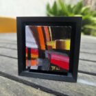 Découvrez ces micro-tableaux abstraits, réalisées aux pastels à l'huile Sennelier. Chaque œuvre miniature de 5x5cm (7x7cm avec son support imprimé en 3D) est un charmant bibelot décoratif, parfait pour apporter touche colorée chez vous. Collectionnez les !