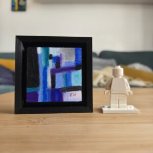 Découvrez ces micro-tableaux abstraits, réalisées aux pastels à l'huile Sennelier. Chaque œuvre miniature de 5x5cm (7x7cm avec son support imprimé en 3D) est un charmant bibelot décoratif, parfait pour apporter touche colorée chez vous. Collectionnez les !