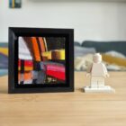 Découvrez ces micro-tableaux abstraits, réalisées aux pastels à l'huile Sennelier. Chaque œuvre miniature de 5x5cm (7x7cm avec son support imprimé en 3D) est un charmant bibelot décoratif, parfait pour apporter touche colorée chez vous. Collectionnez les !